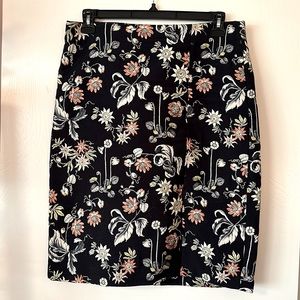 Size 12 Ann Taylor front slit skirt.